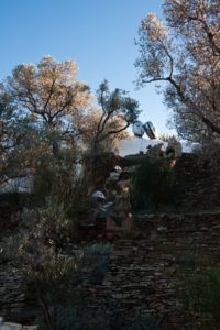 Jardin de Dali - Têtes géantes argentées