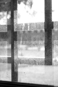 Musée de Louviers - Vitre sale et barreaux