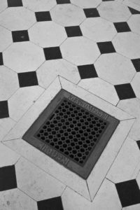 Musée de Louviers - Pavés en damier Giacometti