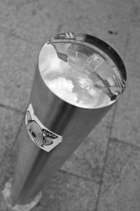 Musée de Louviers -Plot en inox avec autocollant