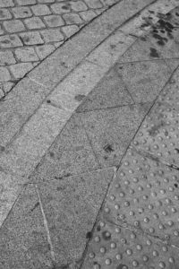 Musée de Louviers - Pavés devant l'entrée