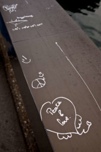 Sète - Canal - Graffiti sur un pont