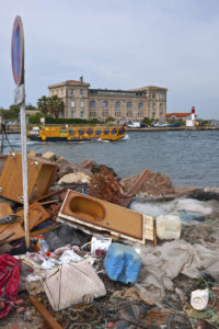 Sète - Canal - Dépôt d'ordures