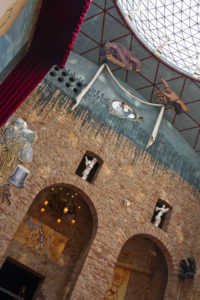 Musée Dali (Figueiras, Catalogne) - Grande salle avec verrière