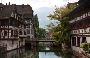 Strasbourg, Petite France - Canaux et petit pont ©Florent Chatroussat
