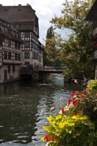 Strasbourg, Petite France - Canaux fleuris et maisons à colombages ©Florent Chatroussat