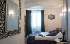Hôtel de la Bastide (Carcassonne) - Reportage photo Novembre 2017 - Chambre au miroir ©Florent Chatroussat